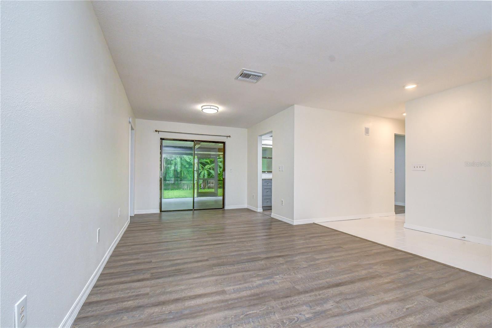 16122 OAKMANOR DR — photo 4