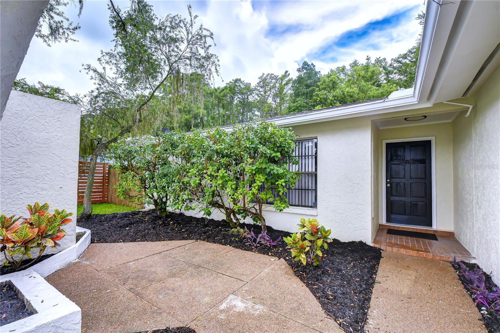 16122 OAKMANOR DR — photo 2