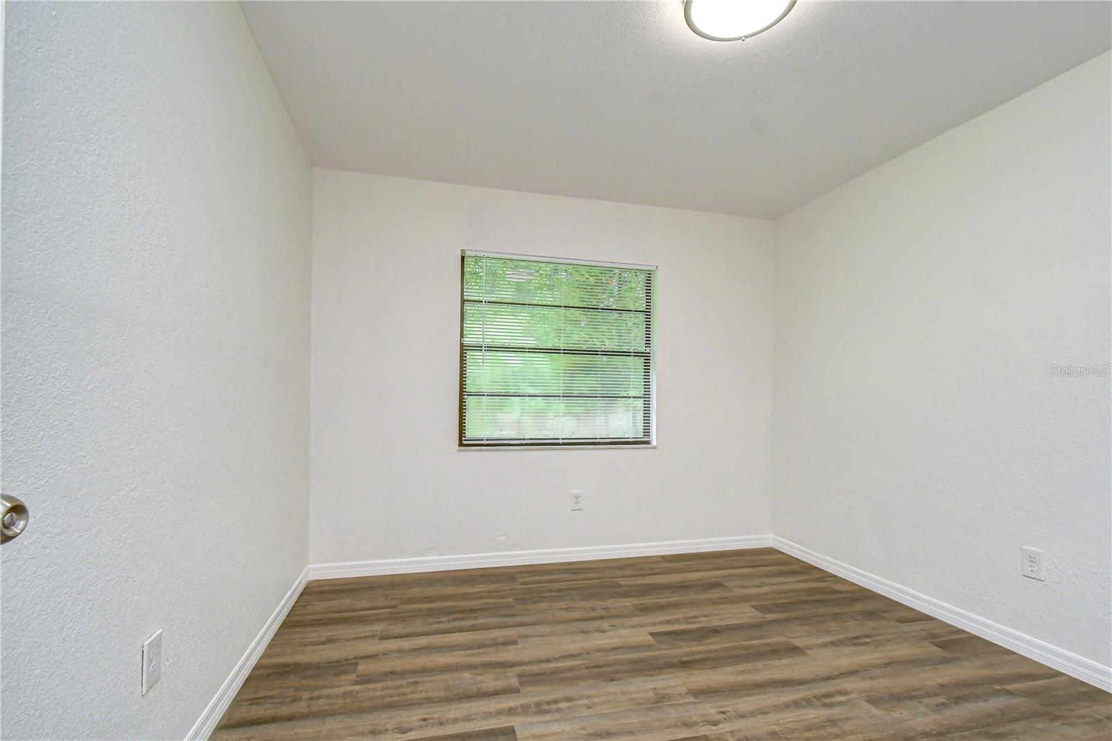 16122 OAKMANOR DR — photo 25