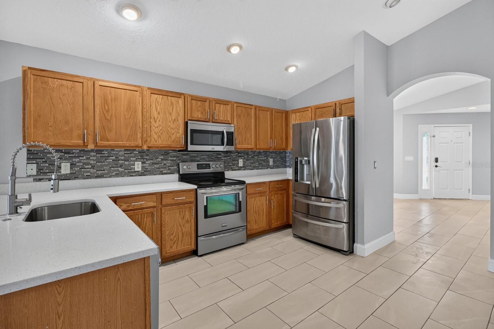 7961 CARRIAGE POINTE DR — photo 4