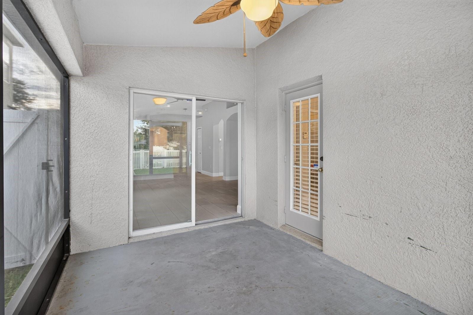 7961 CARRIAGE POINTE DR — photo 32