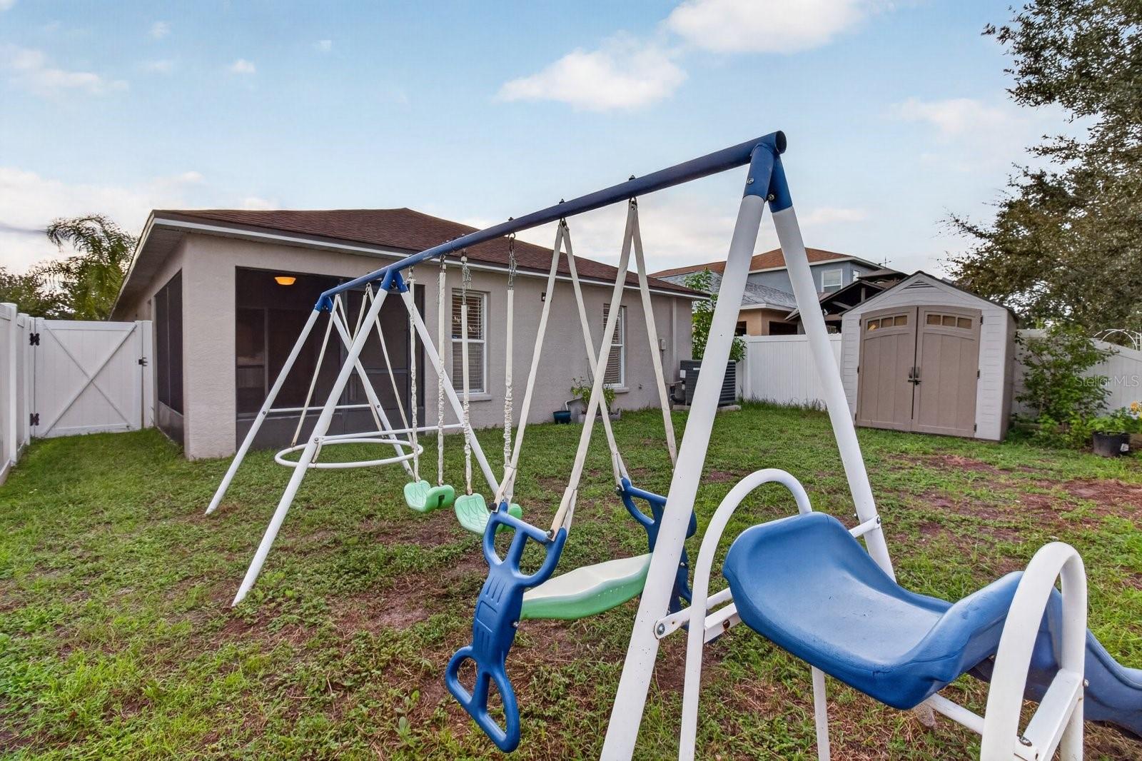 7961 CARRIAGE POINTE DR — photo 44