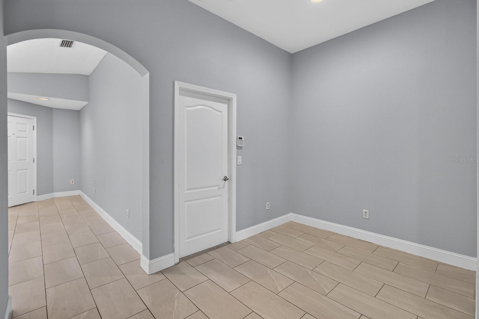 7961 CARRIAGE POINTE DR — photo 36