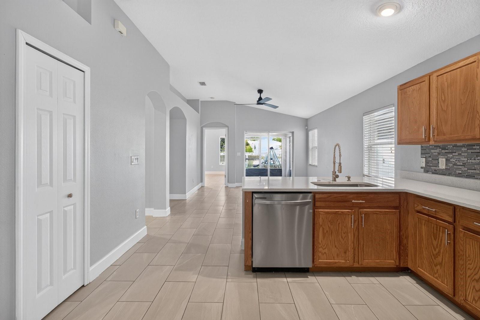 7961 CARRIAGE POINTE DR — photo 11