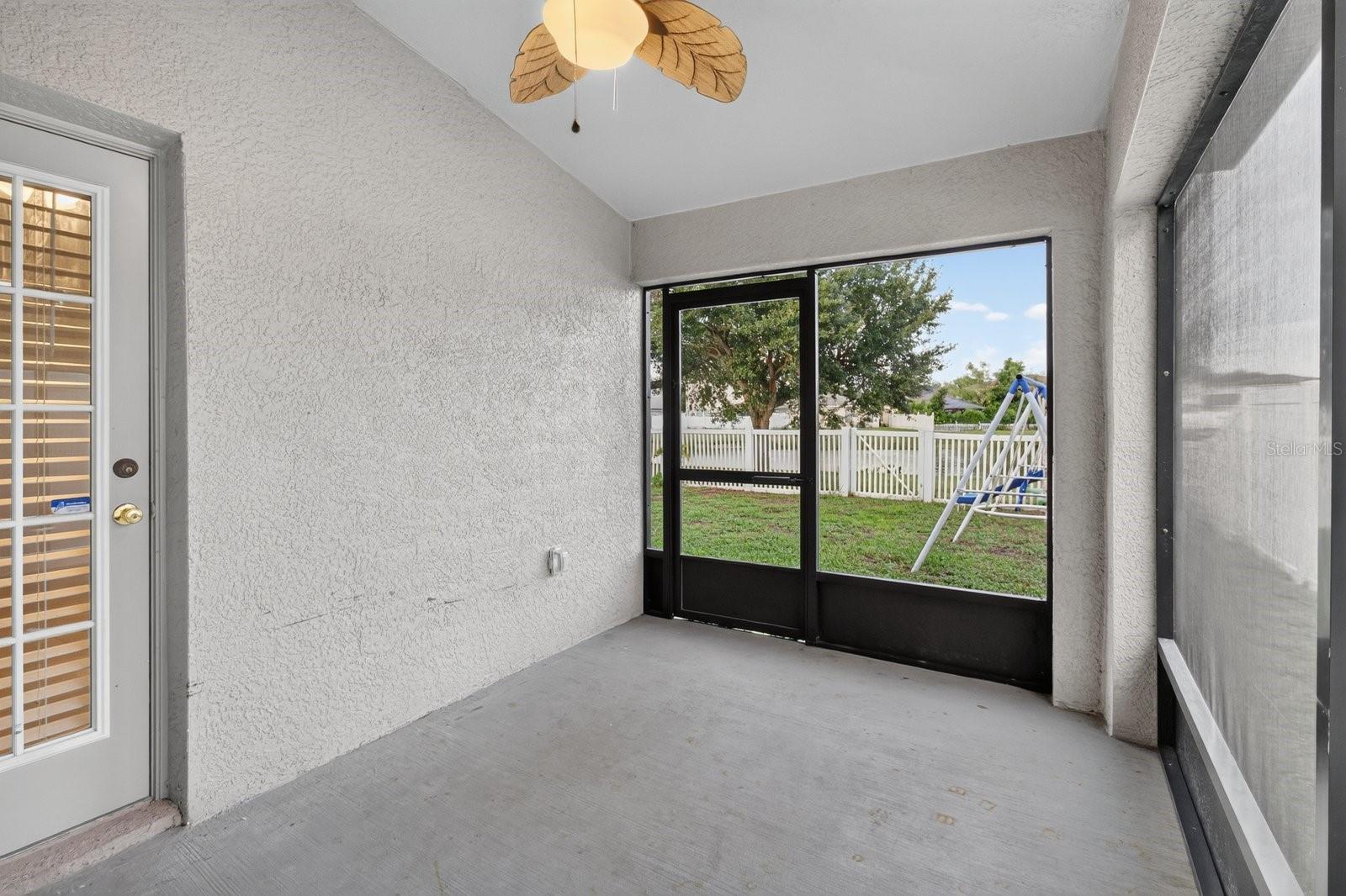 7961 CARRIAGE POINTE DR — photo 34