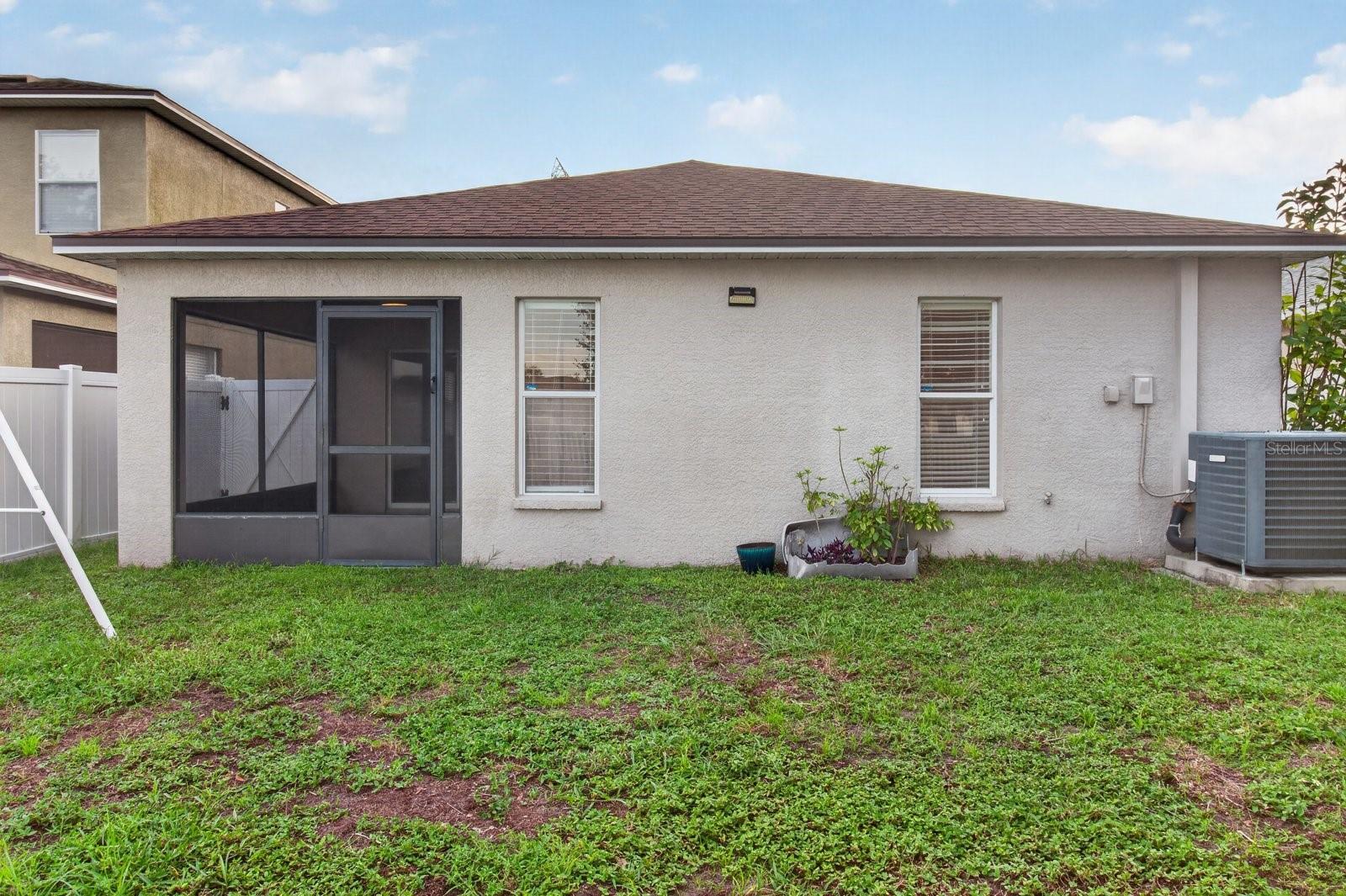 7961 CARRIAGE POINTE DR — photo 45
