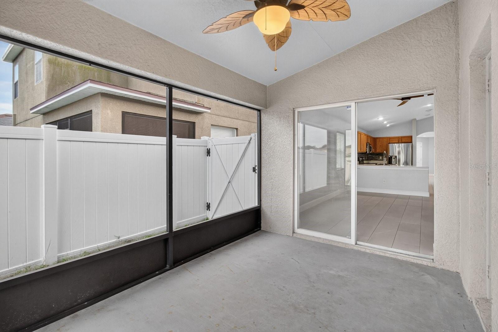 7961 CARRIAGE POINTE DR — photo 33