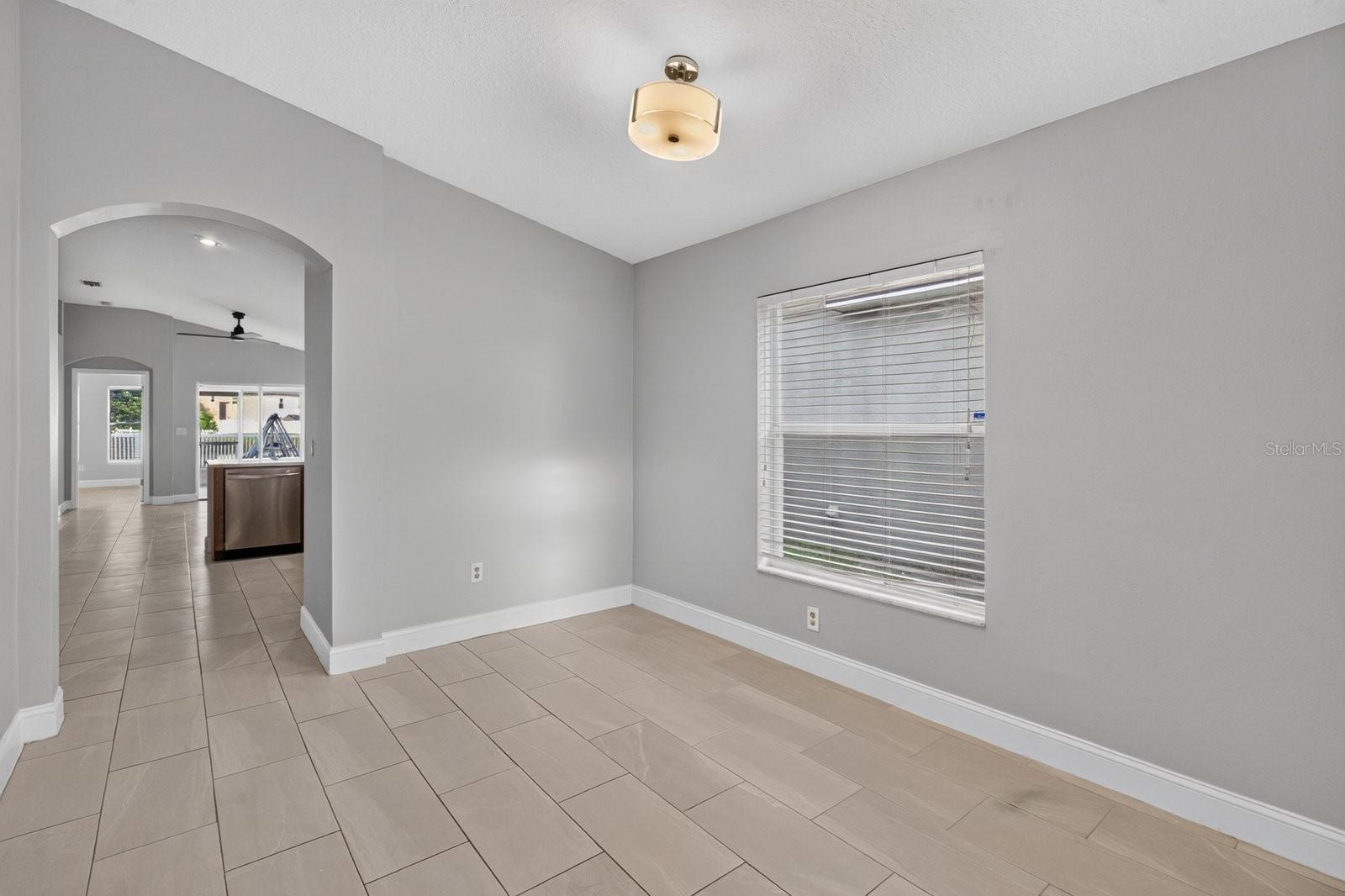 7961 CARRIAGE POINTE DR — photo 6