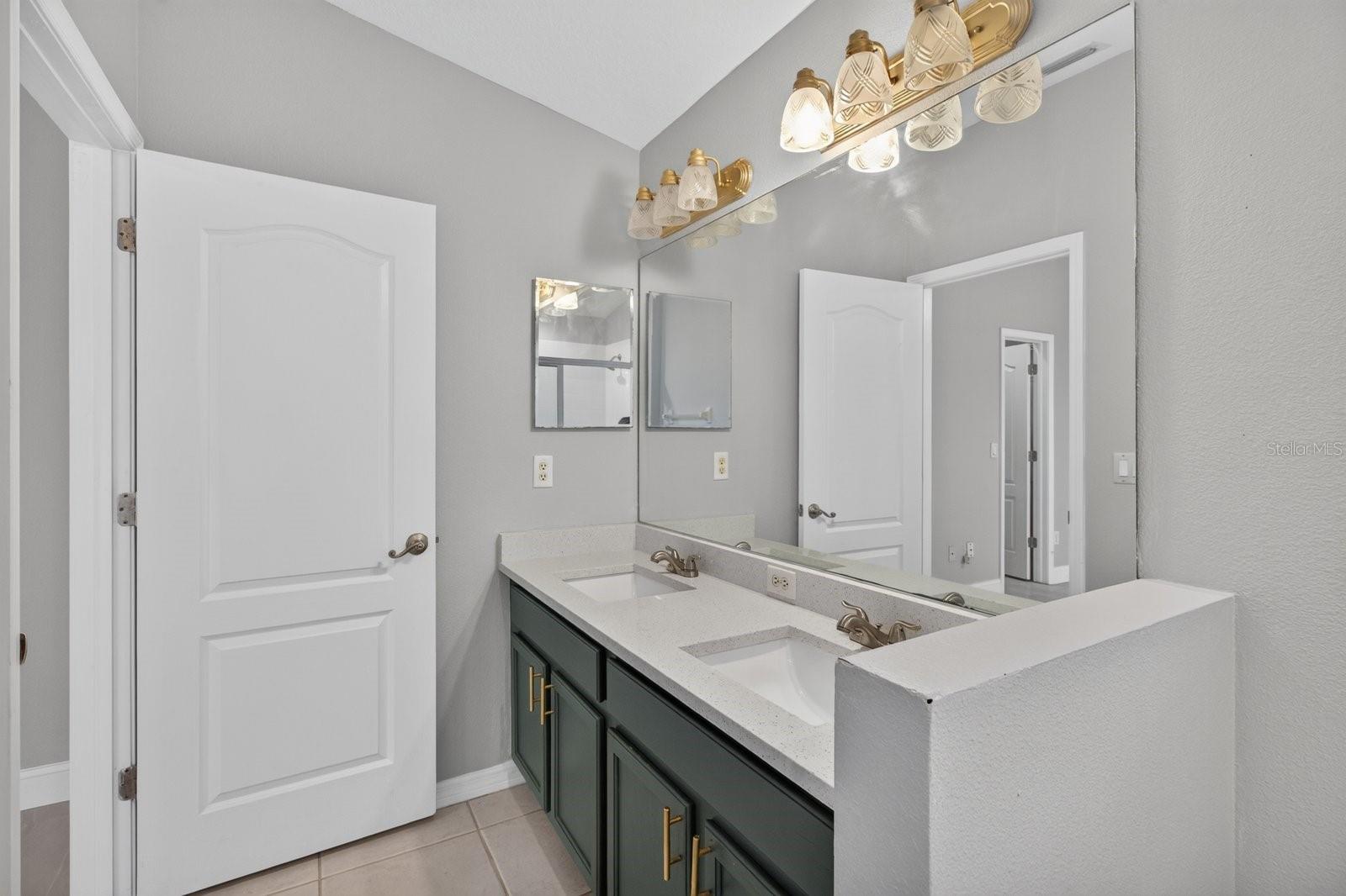 7961 CARRIAGE POINTE DR — photo 20