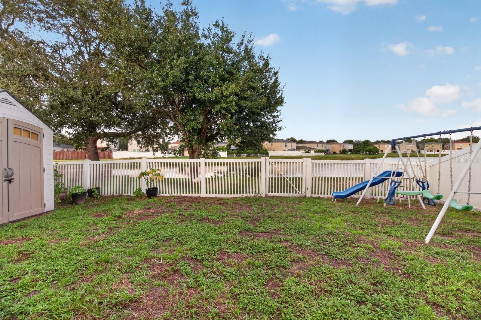 7961 CARRIAGE POINTE DR — photo 38