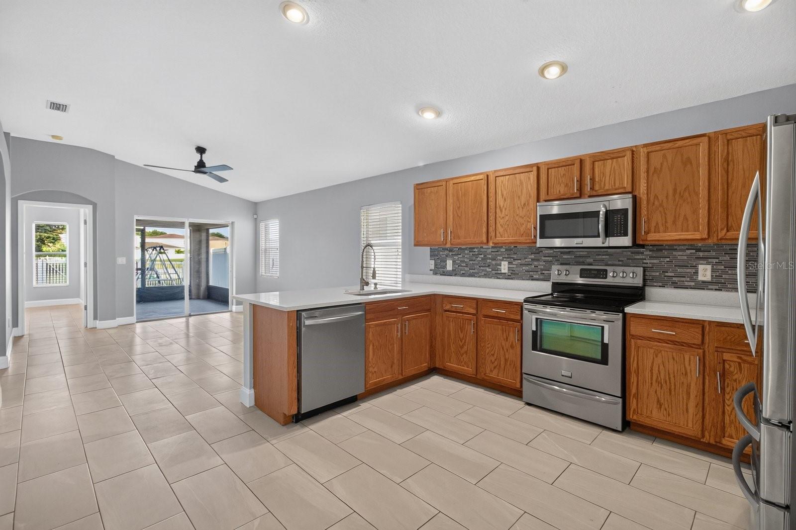 7961 CARRIAGE POINTE DR — photo 5