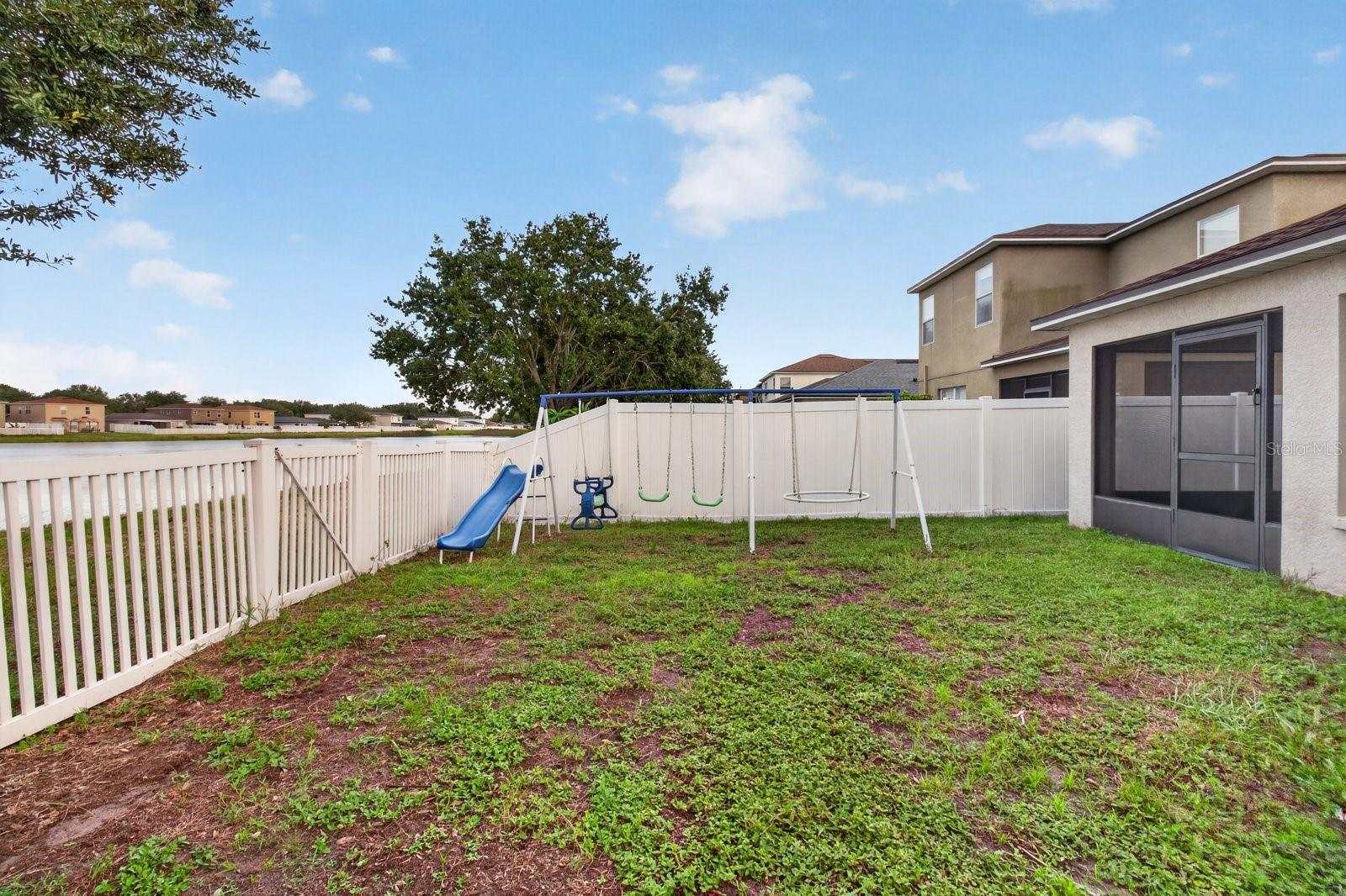 7961 CARRIAGE POINTE DR — photo 40