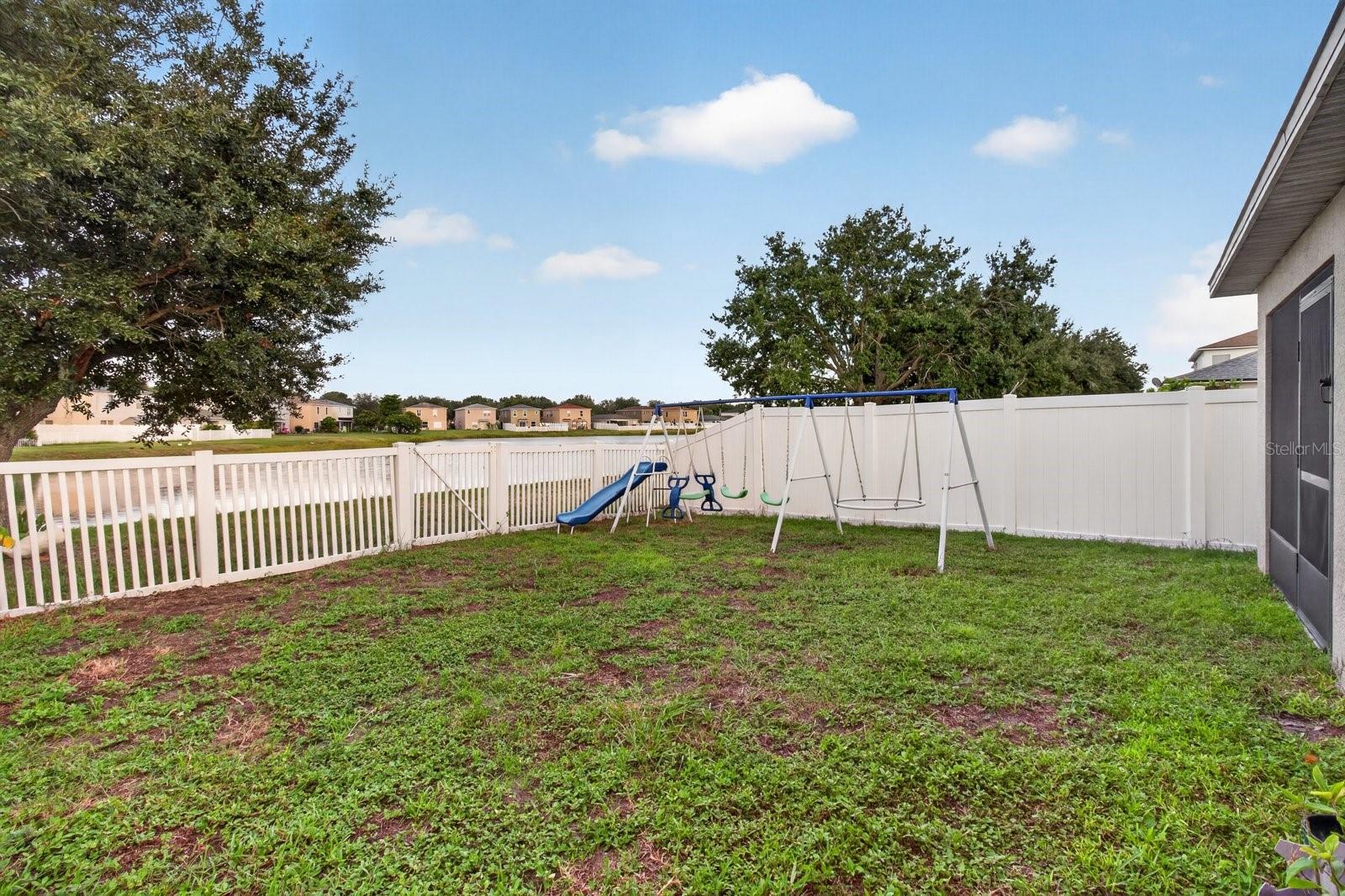 7961 CARRIAGE POINTE DR — photo 37