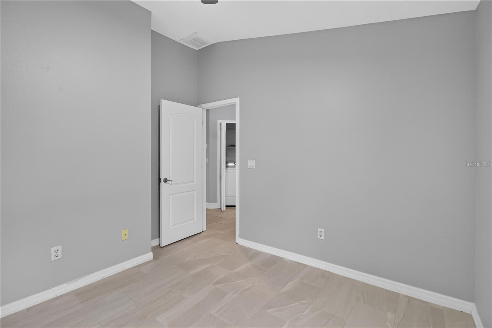 7961 CARRIAGE POINTE DR — photo 23