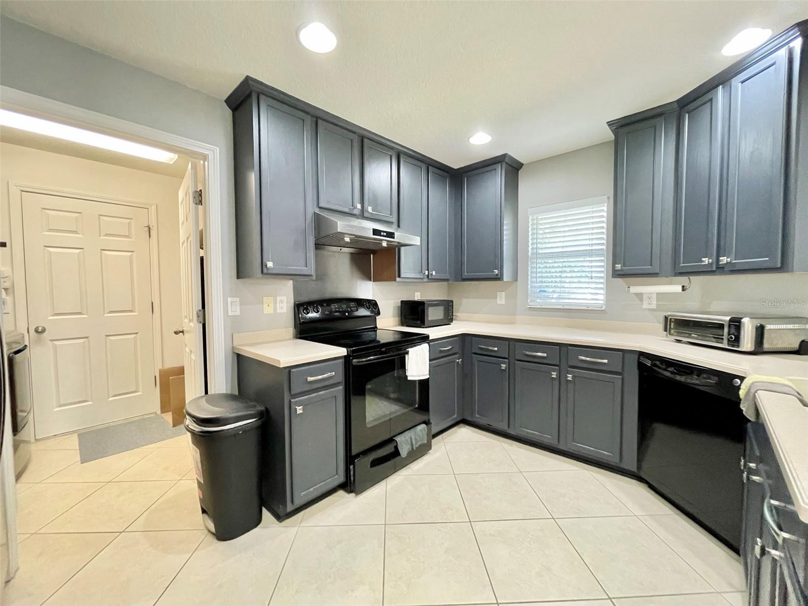 8227 MIDNIGHT SUN CT — photo 10