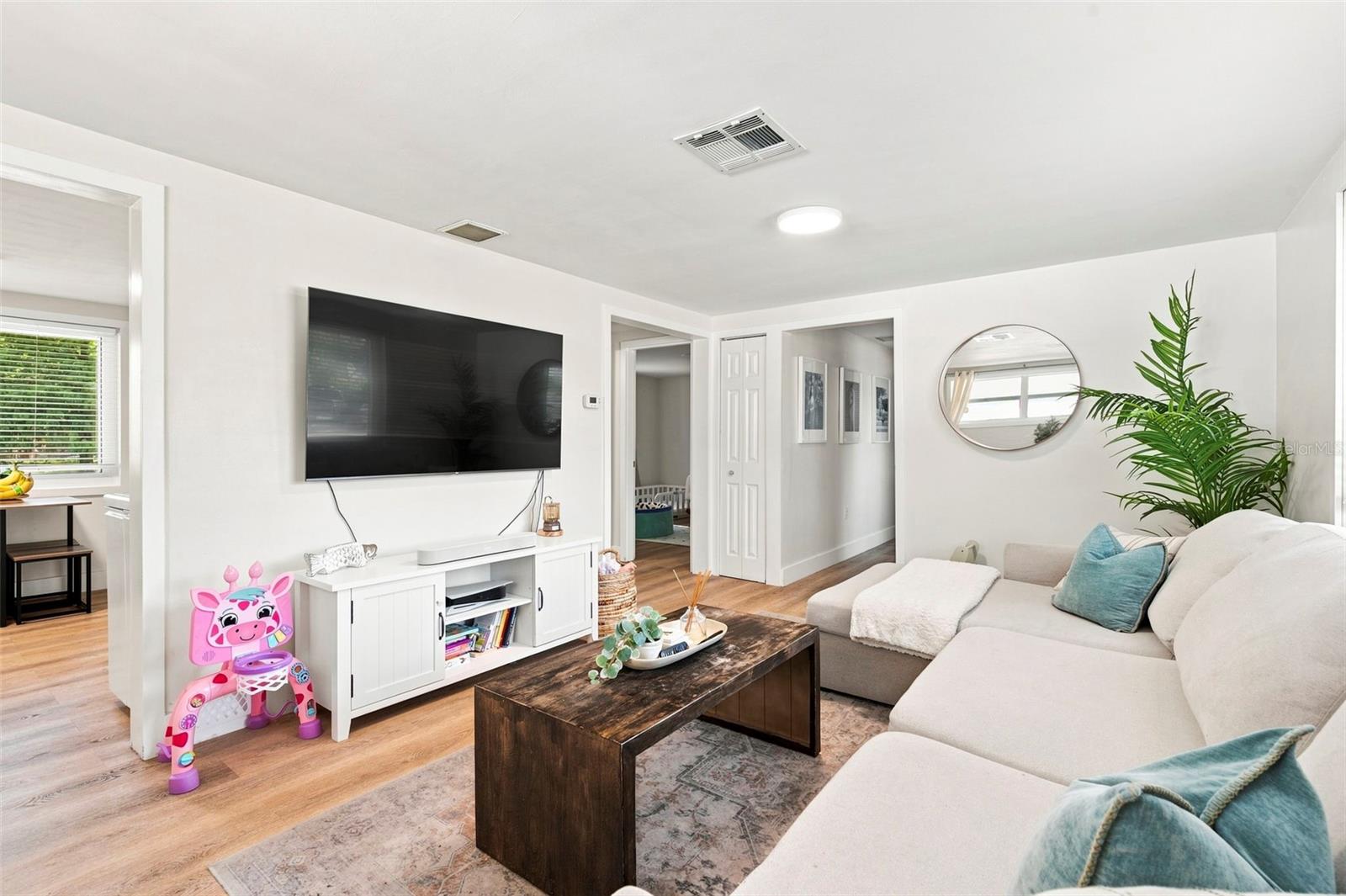 660 DEXTER DR — photo 6