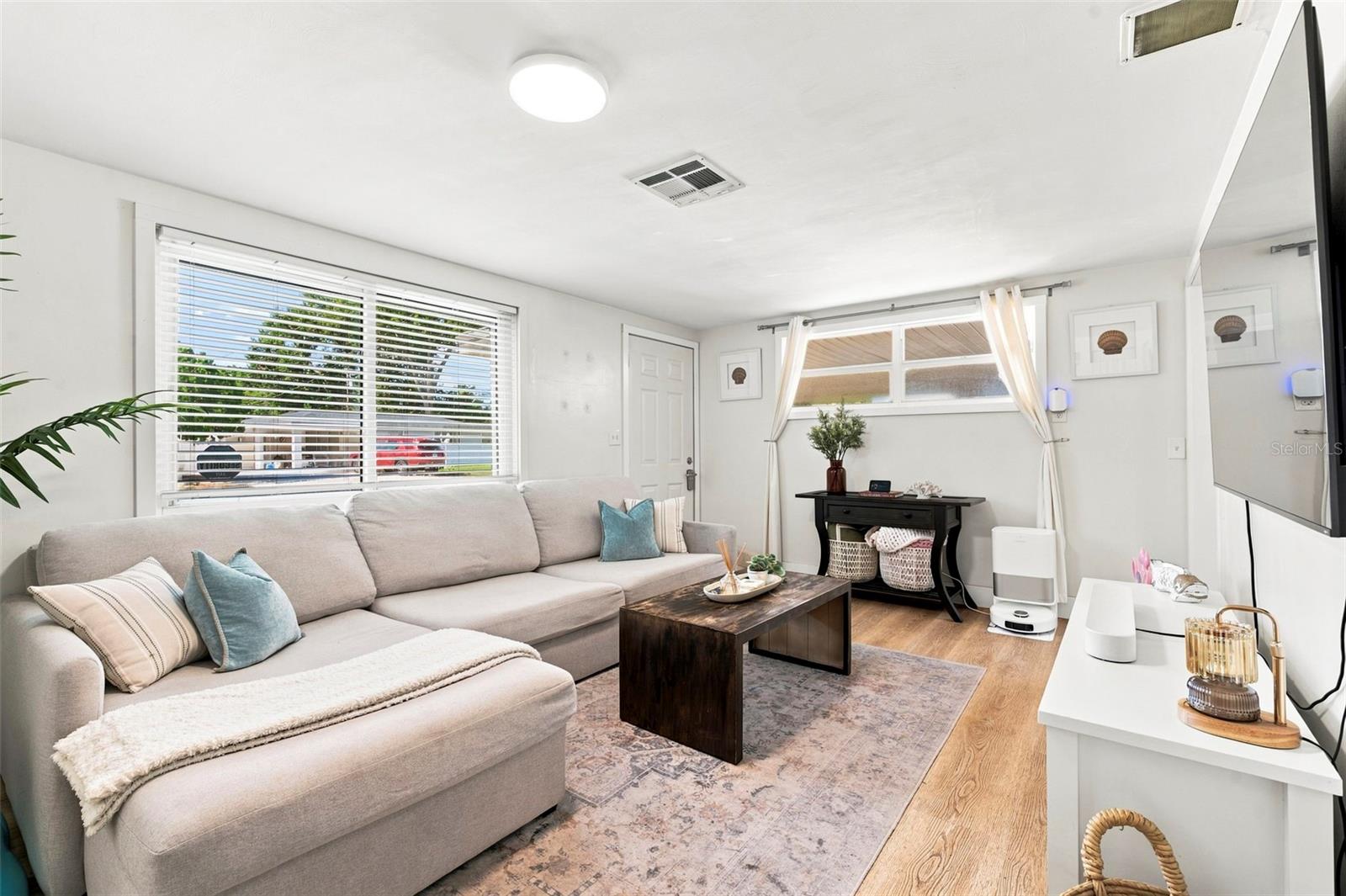 660 DEXTER DR — photo 8