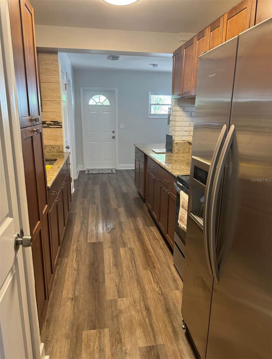 5608 GATEWAY DR — photo 5