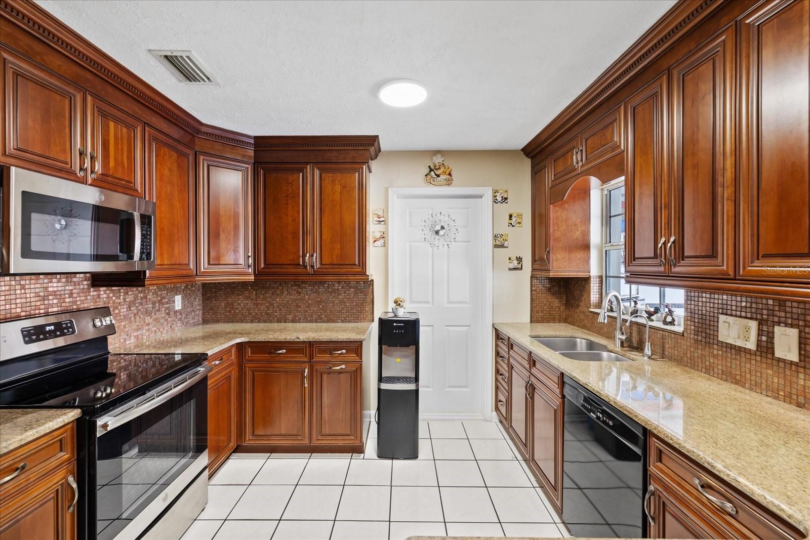 5809 N HALE AVE — photo 5