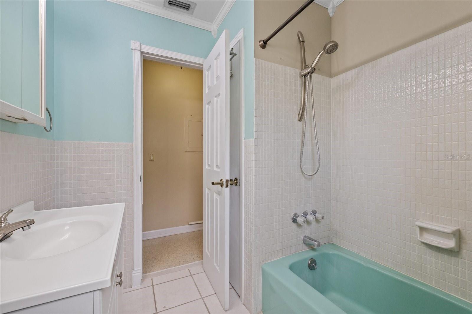 5809 N HALE AVE — photo 16