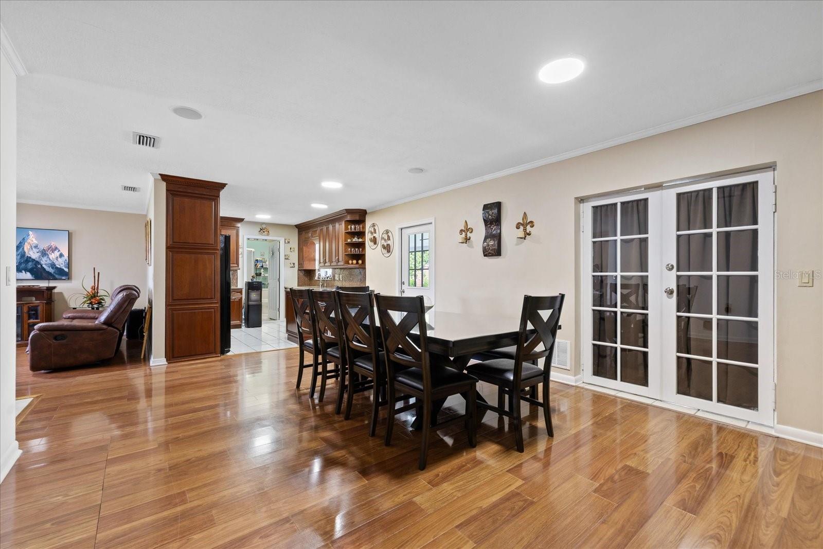 5809 N HALE AVE — photo 2