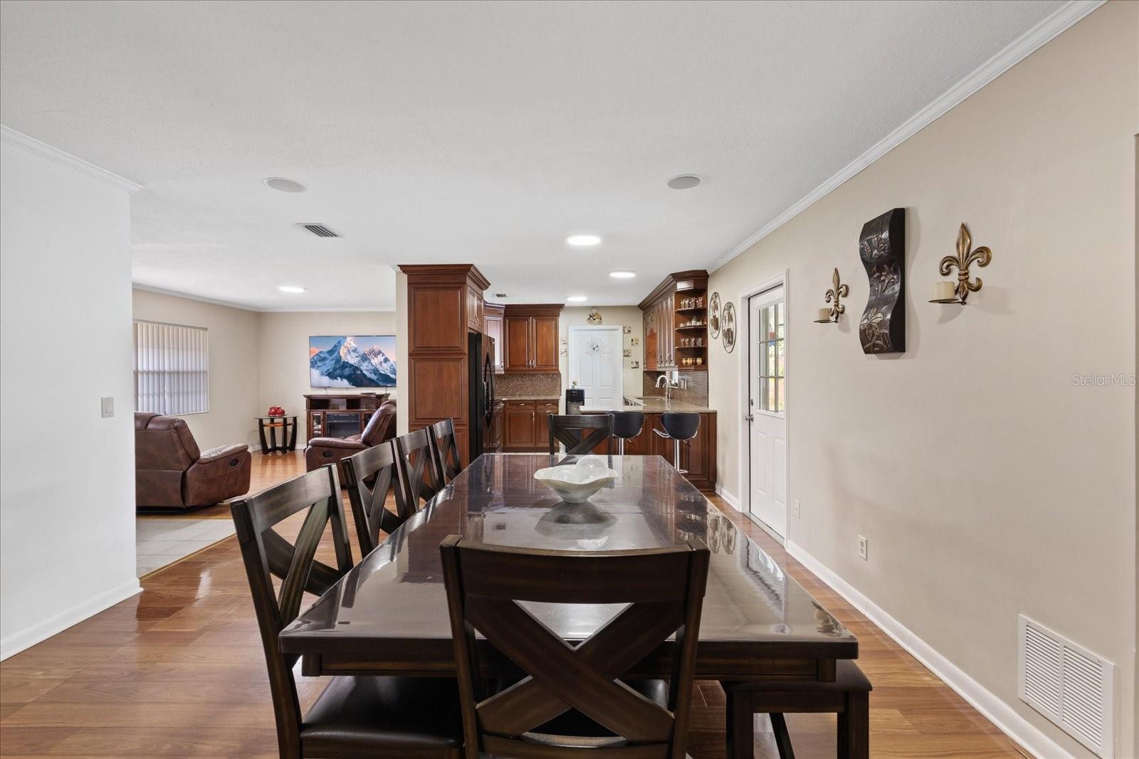 5809 N HALE AVE — photo 3