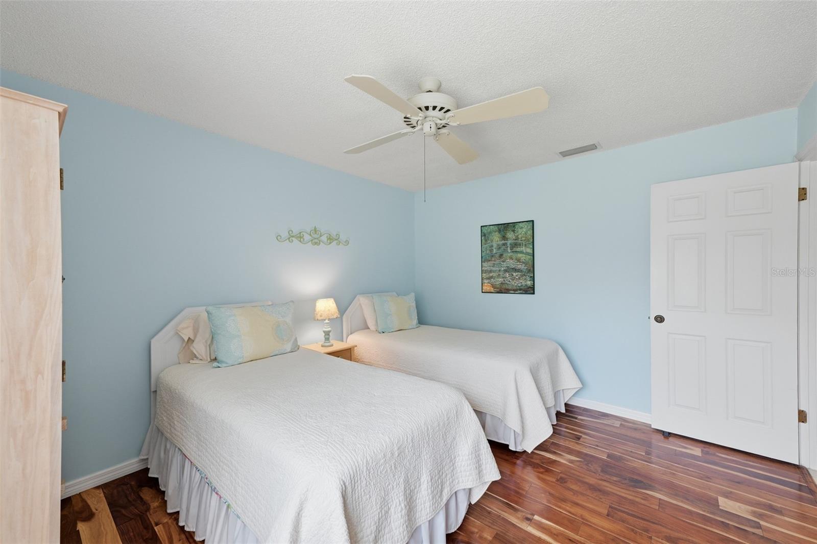 1803 NEW BEDFORD DR — photo 32