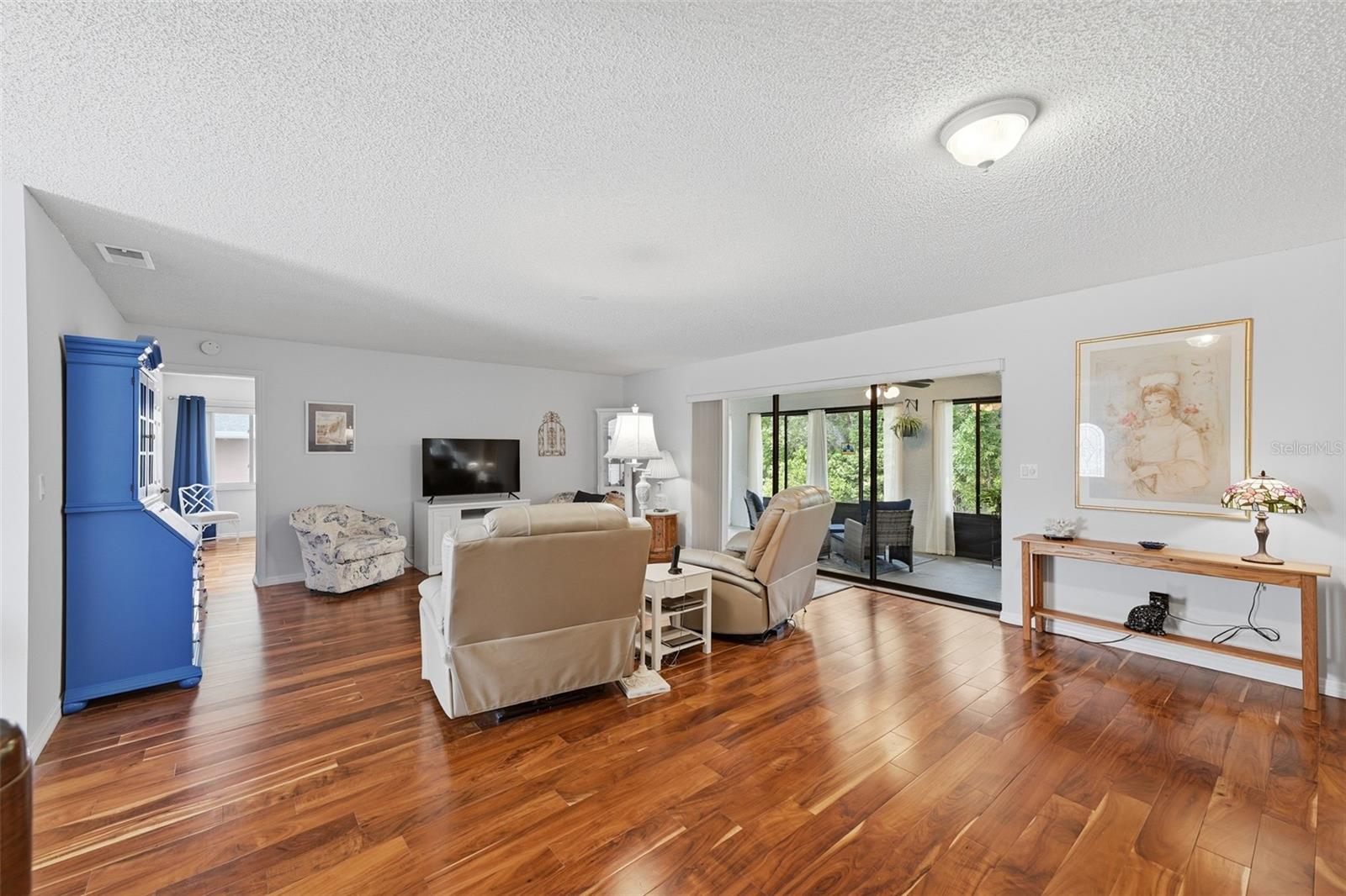 1803 NEW BEDFORD DR — photo 5