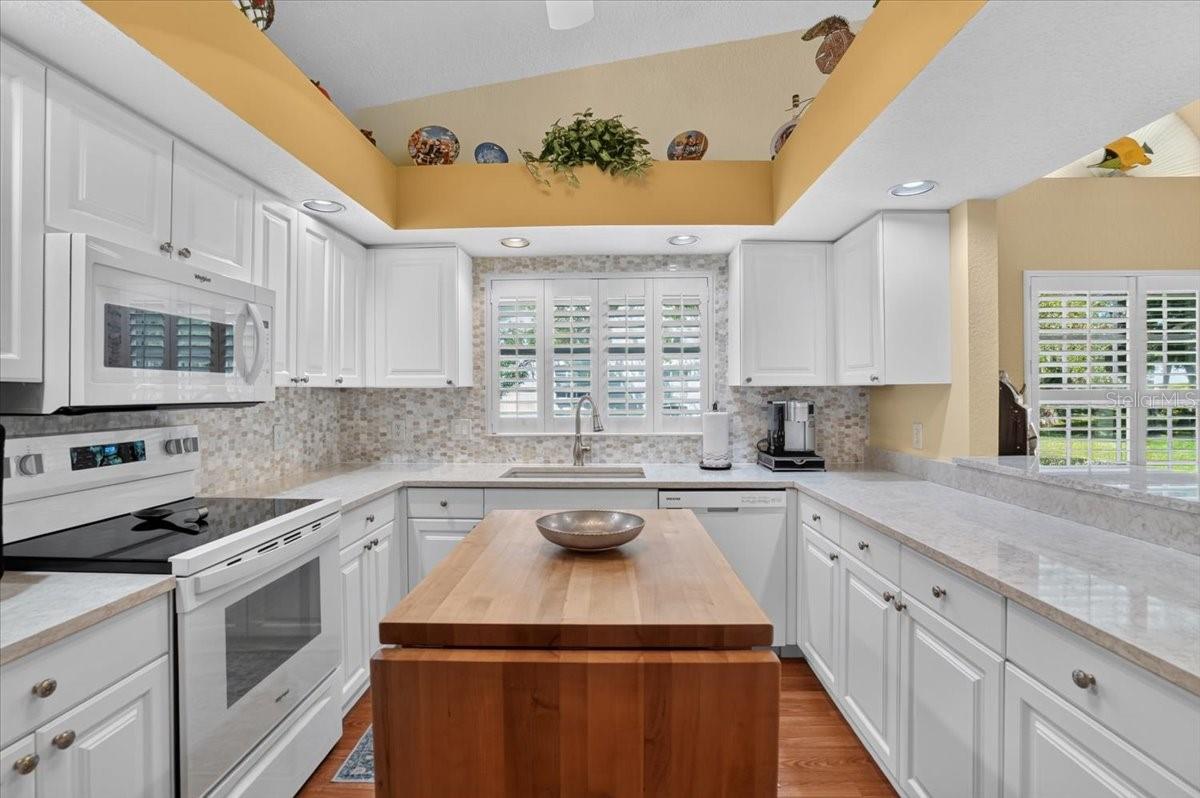 7165 MELROSE PL — photo 21