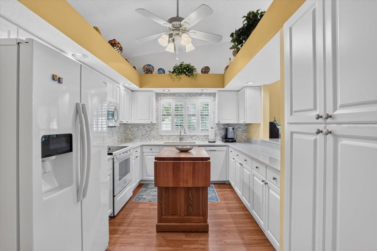 7165 MELROSE PL — photo 20