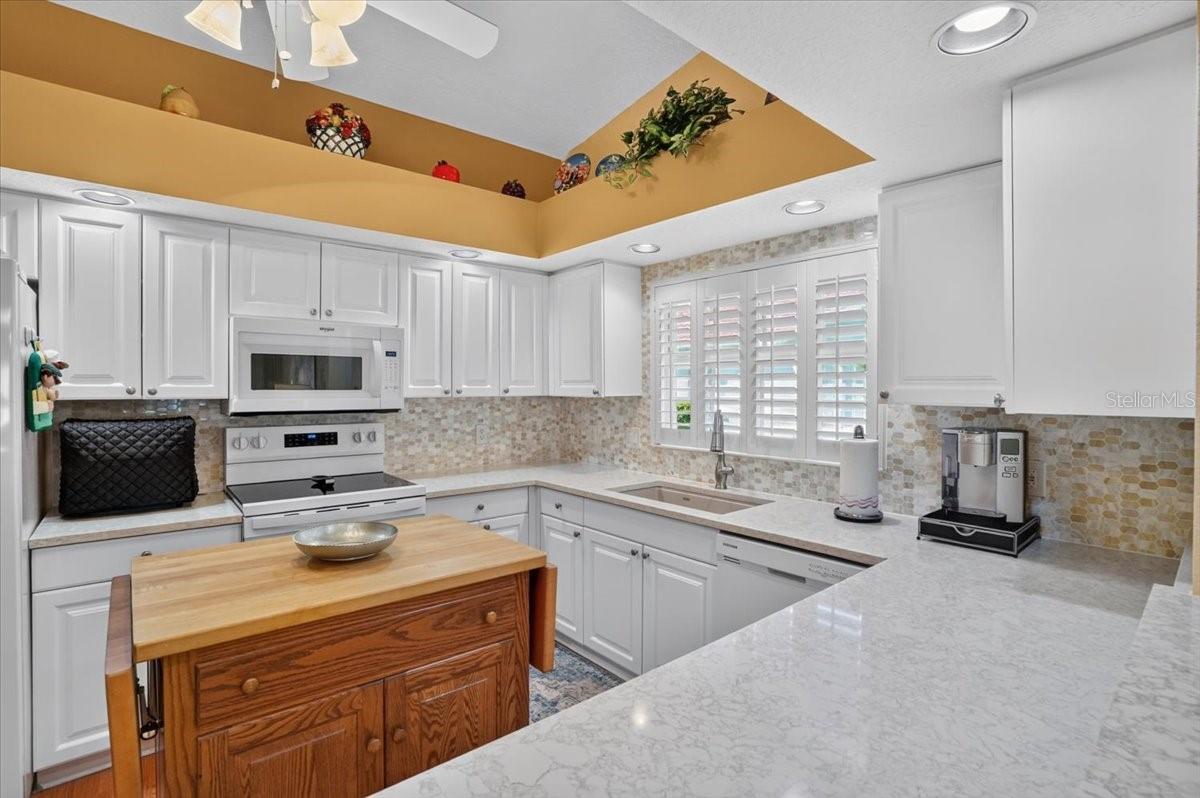 7165 MELROSE PL — photo 18