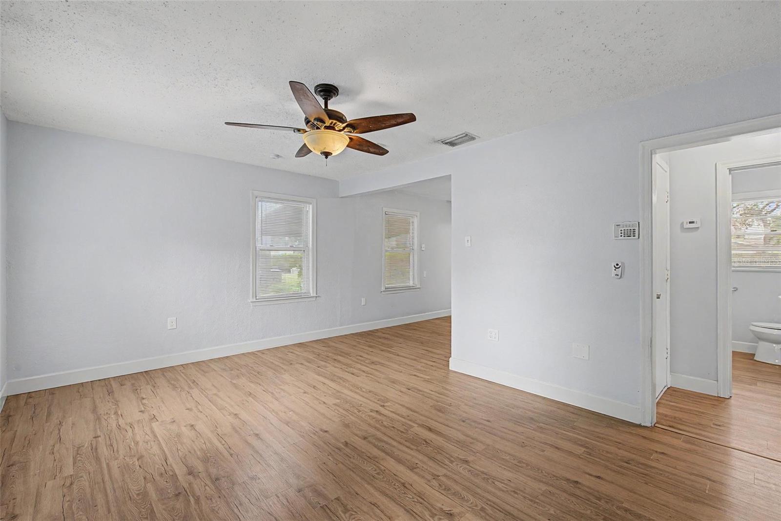 3208 W HARTNETT AVE — photo 8