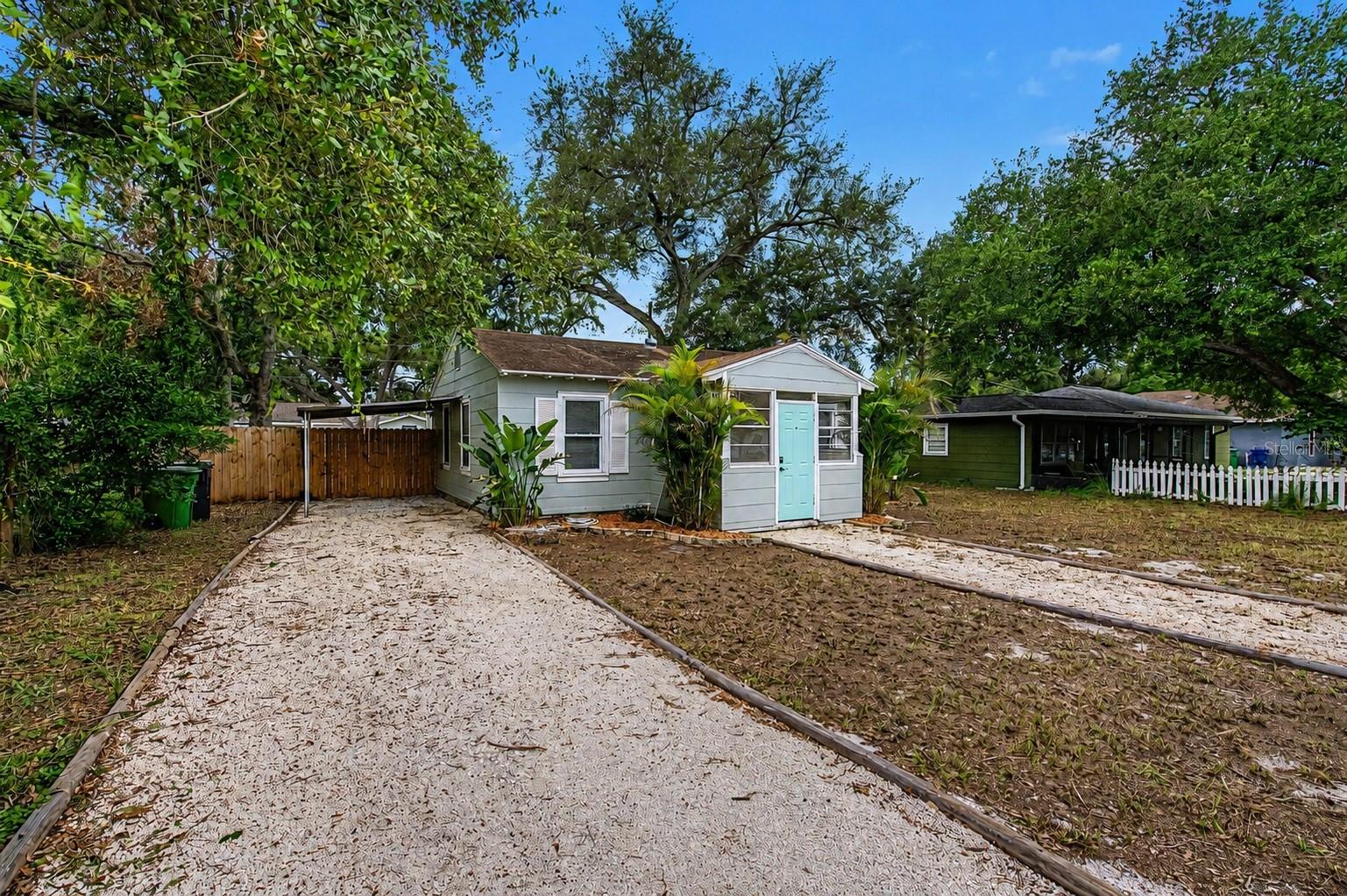 3208 W HARTNETT AVE — photo 2