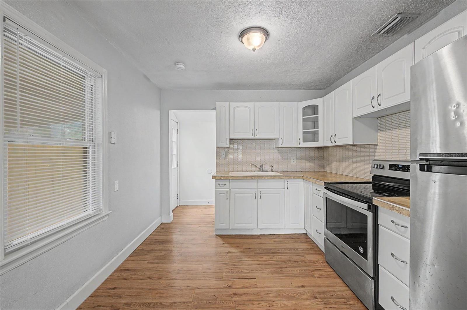 3208 W HARTNETT AVE — photo 13