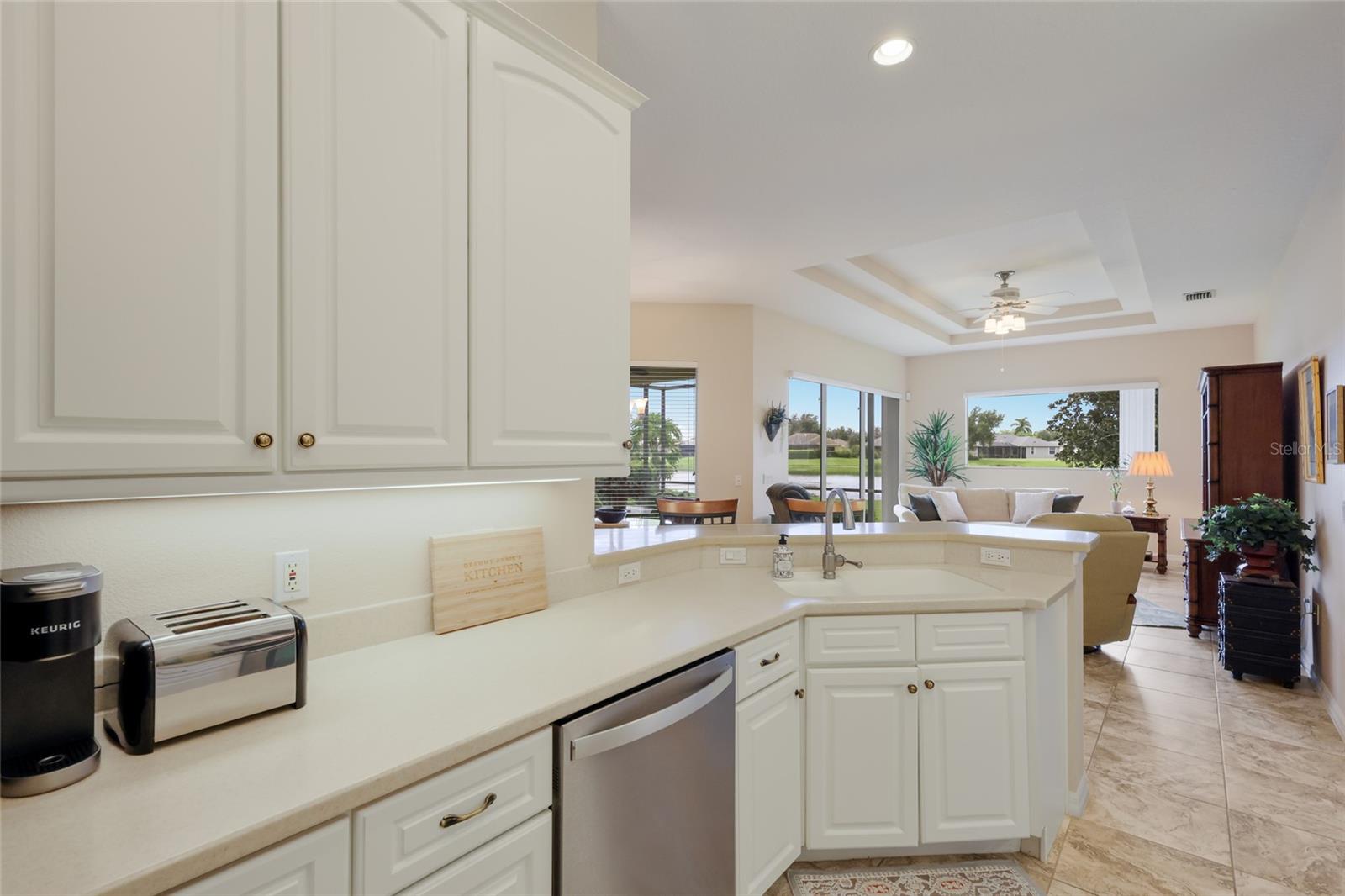 248 DAHLIA CT — photo 17