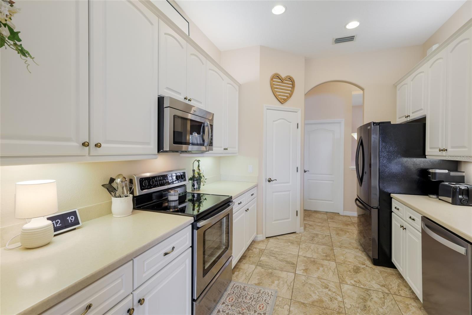 248 DAHLIA CT — photo 16