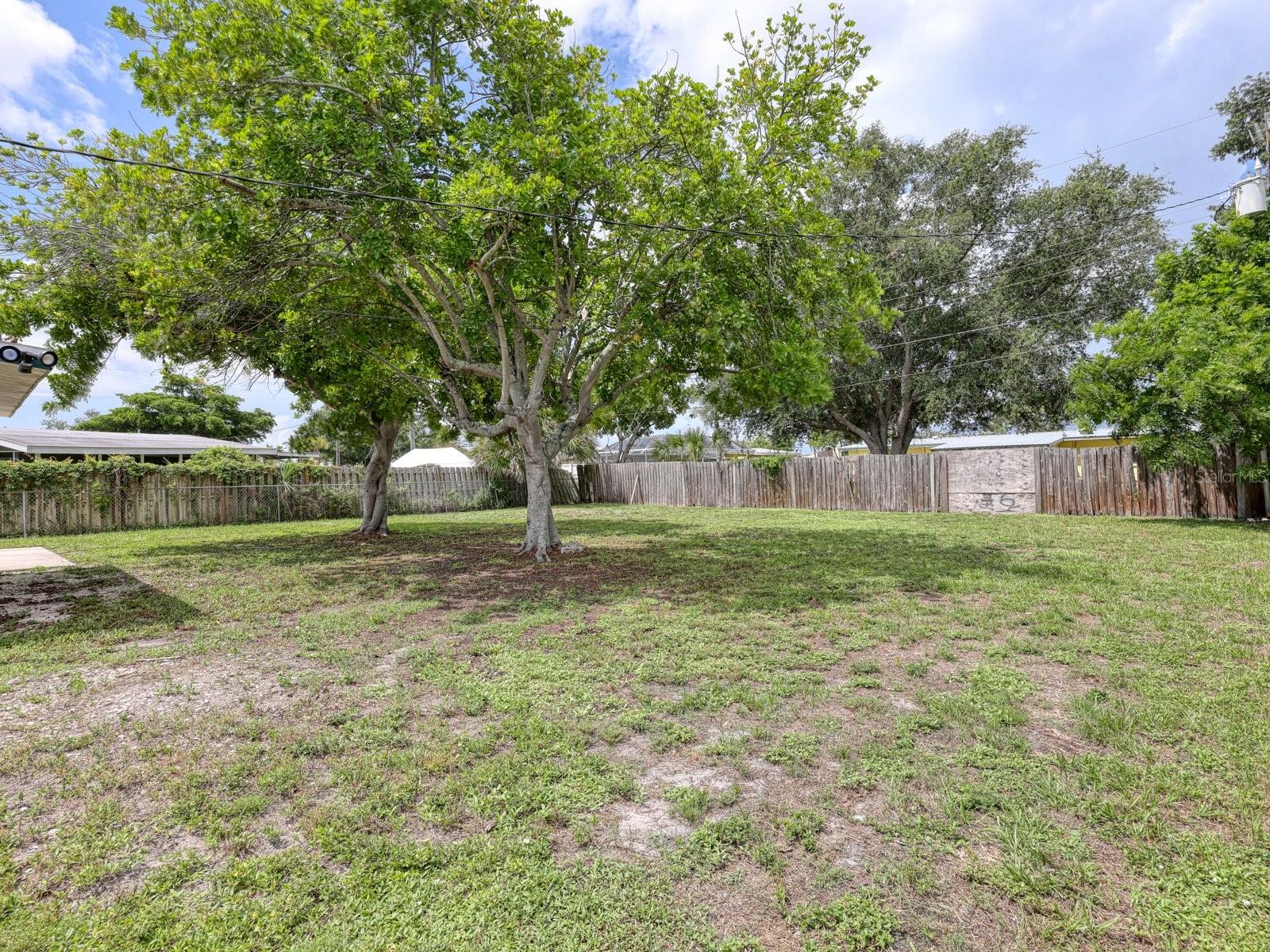 208 62ND ST W — photo 16