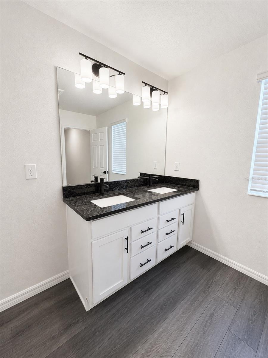 9589 SANDY BLUFFS CIR — photo 17