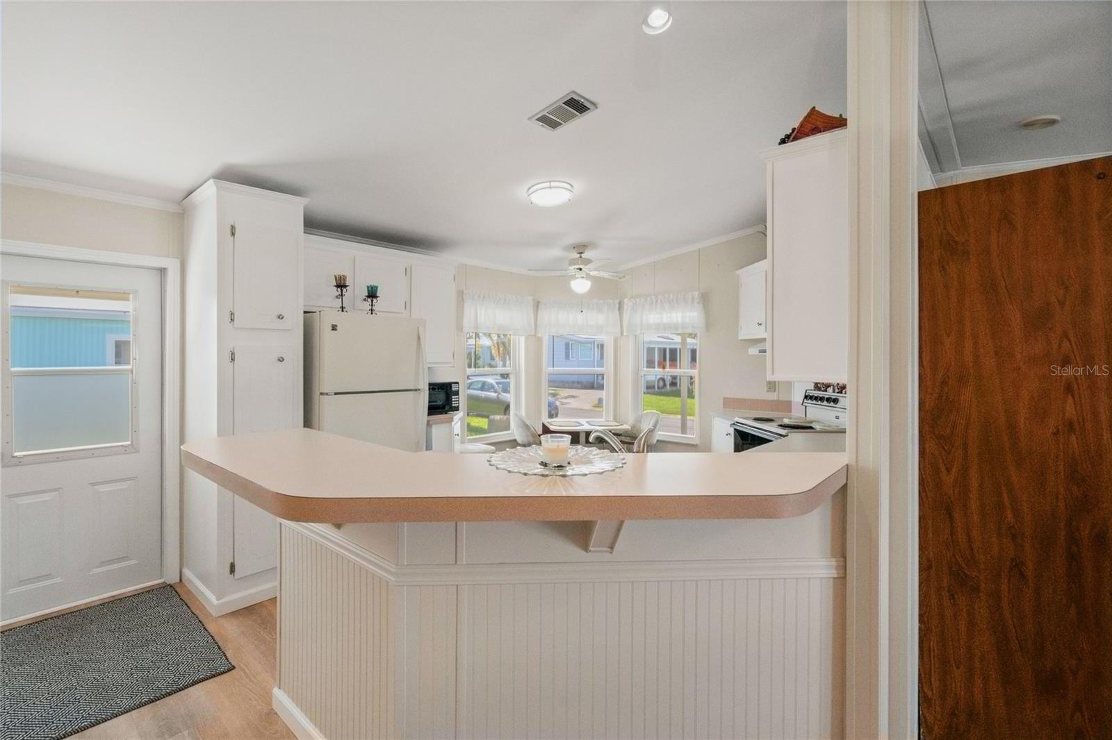693 RIVERVIEW CIR — photo 7