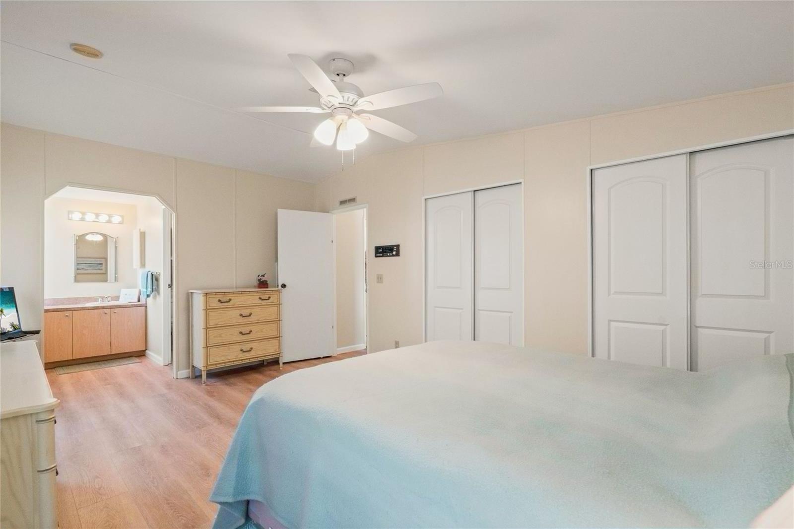 693 RIVERVIEW CIR — photo 19