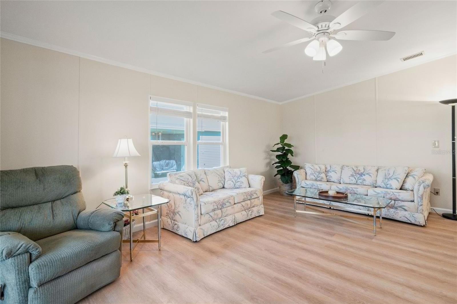 693 RIVERVIEW CIR — photo 13