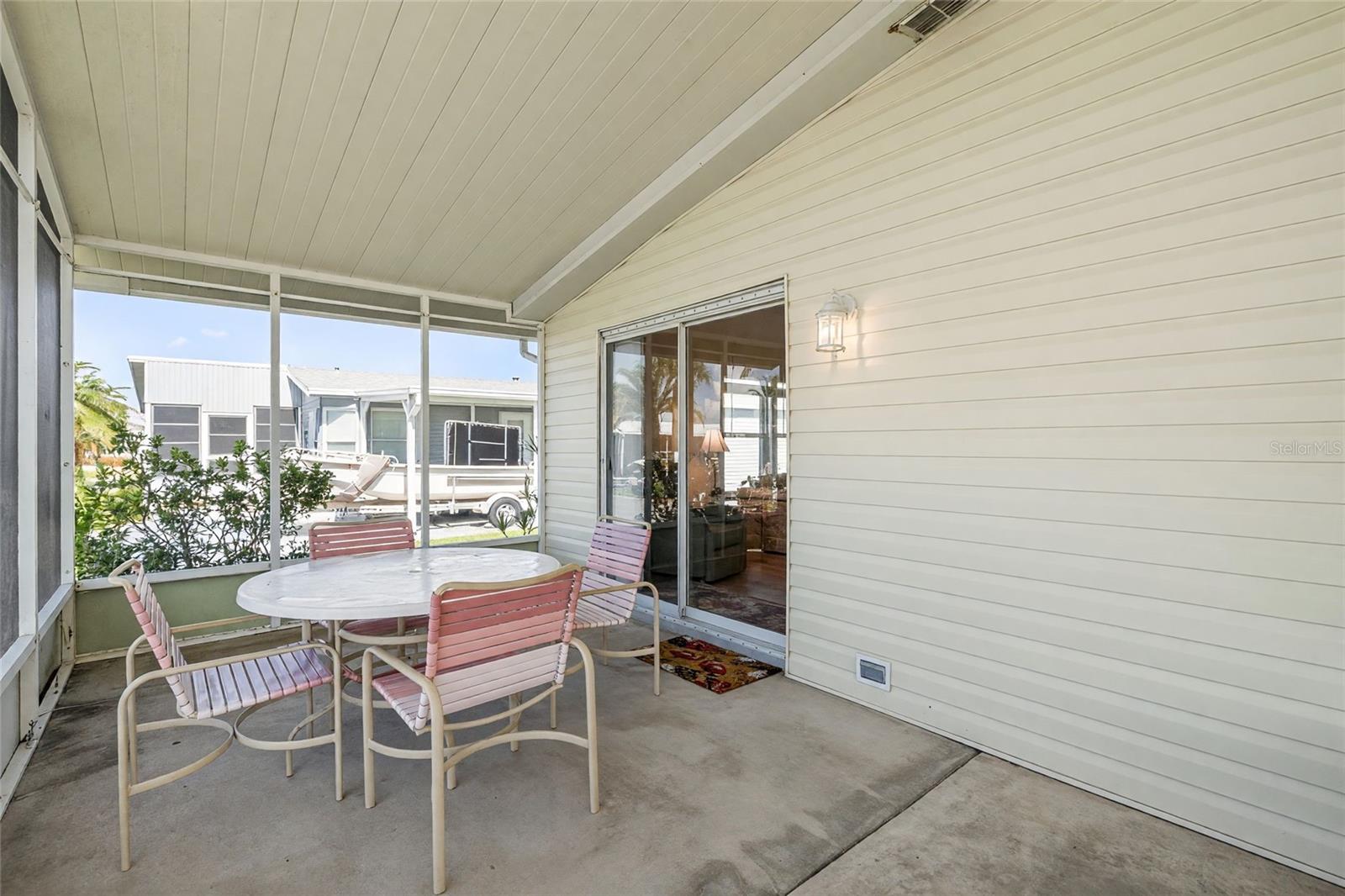 693 RIVERVIEW CIR — photo 26