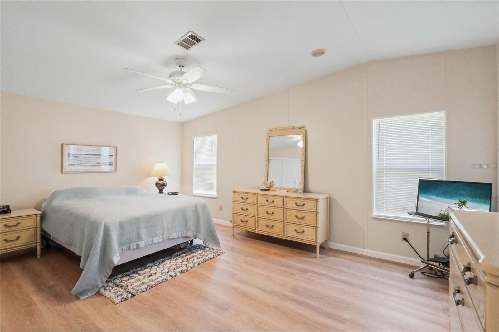 693 RIVERVIEW CIR — photo 17