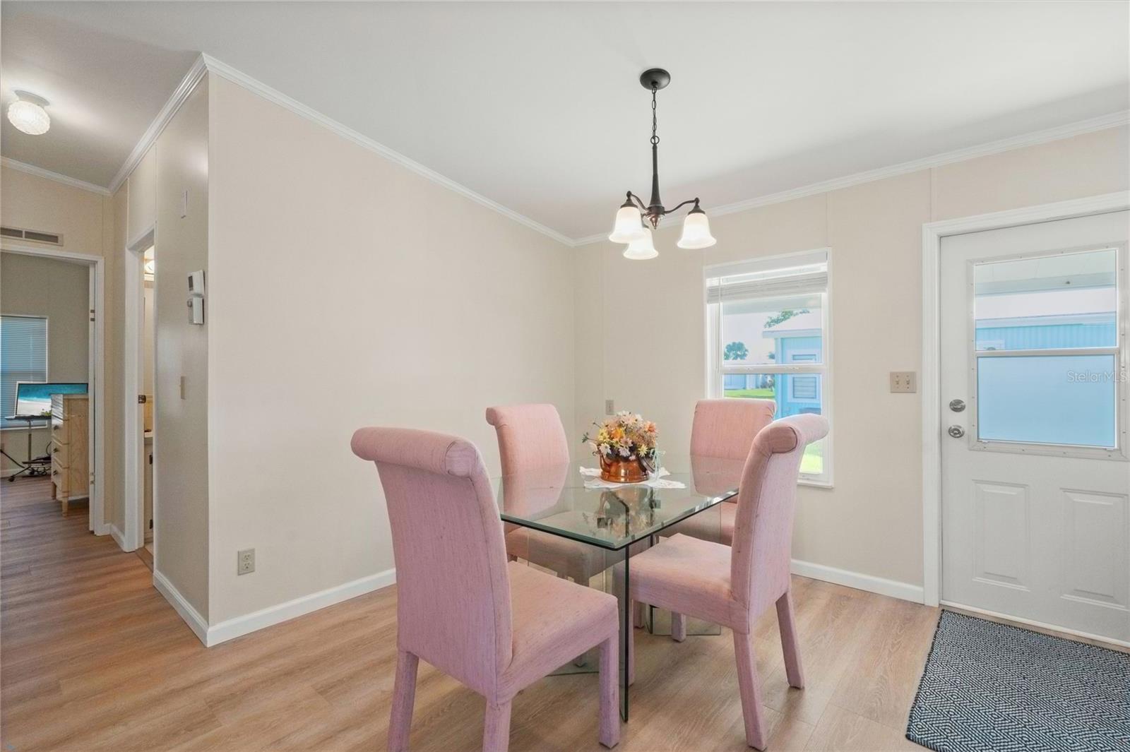 693 RIVERVIEW CIR — photo 15