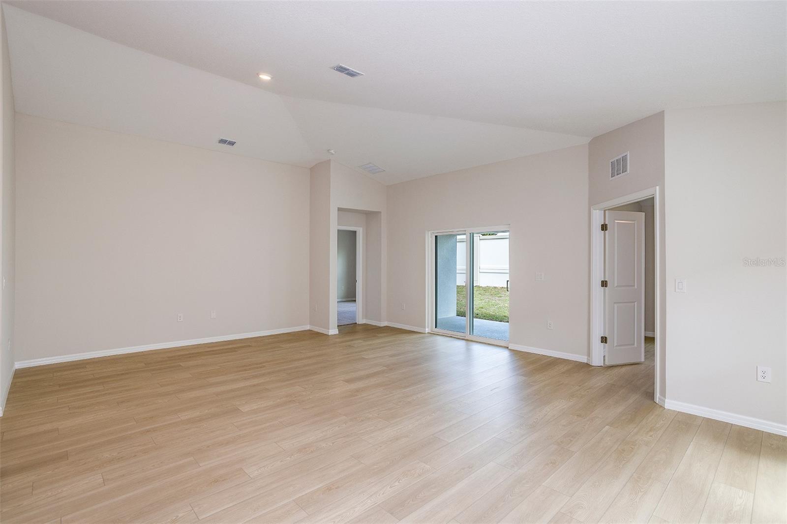 36691 THORNHEDGE DR — photo 11
