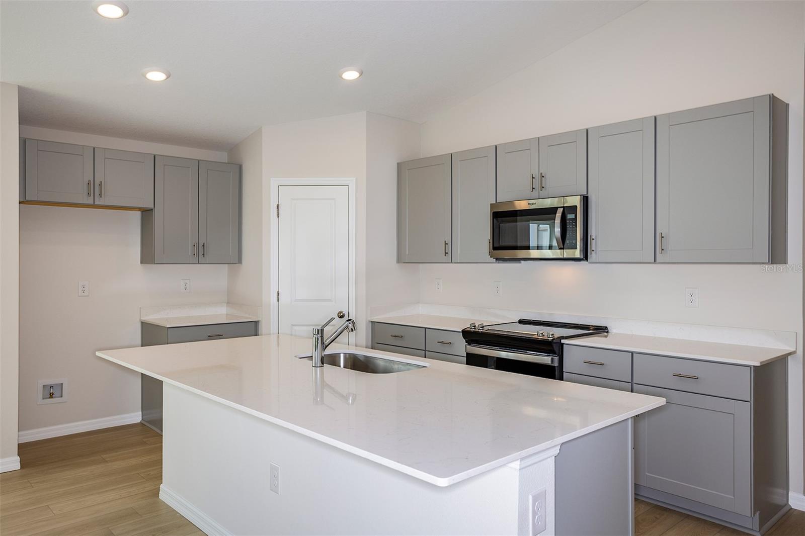 36691 THORNHEDGE DR — photo 2