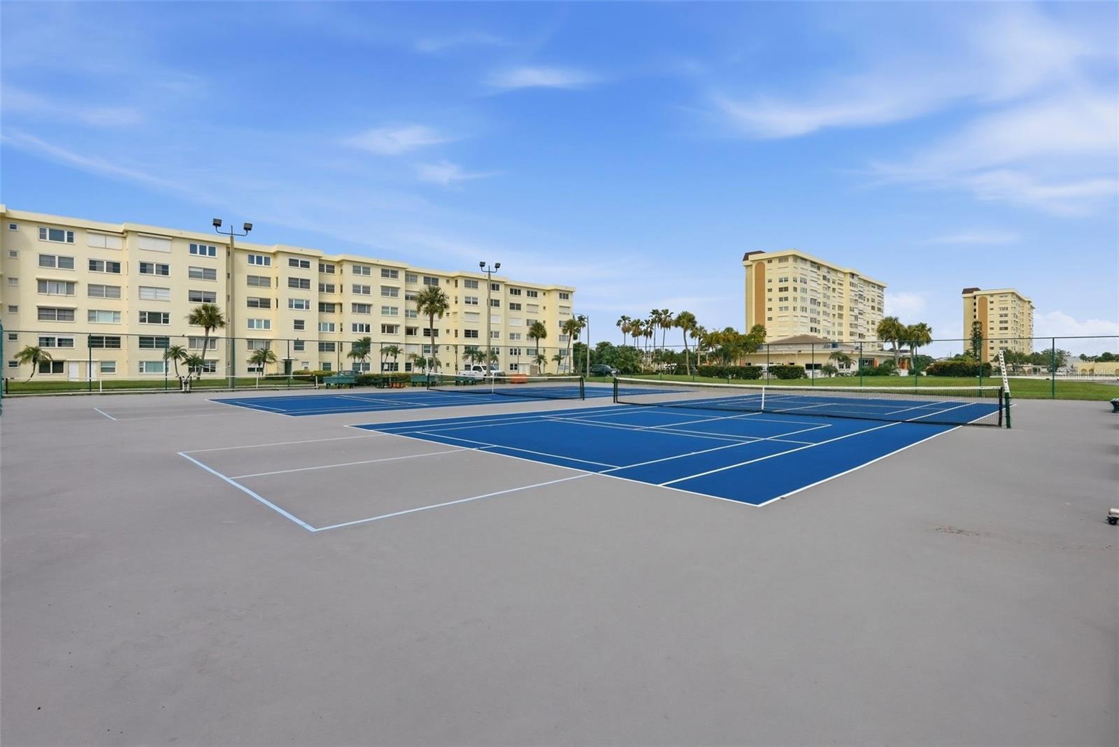 4775 COVE CIR #606 — photo 36