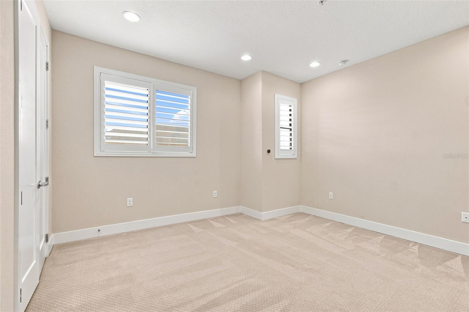 931 ARLINGTON AVE N — photo 32