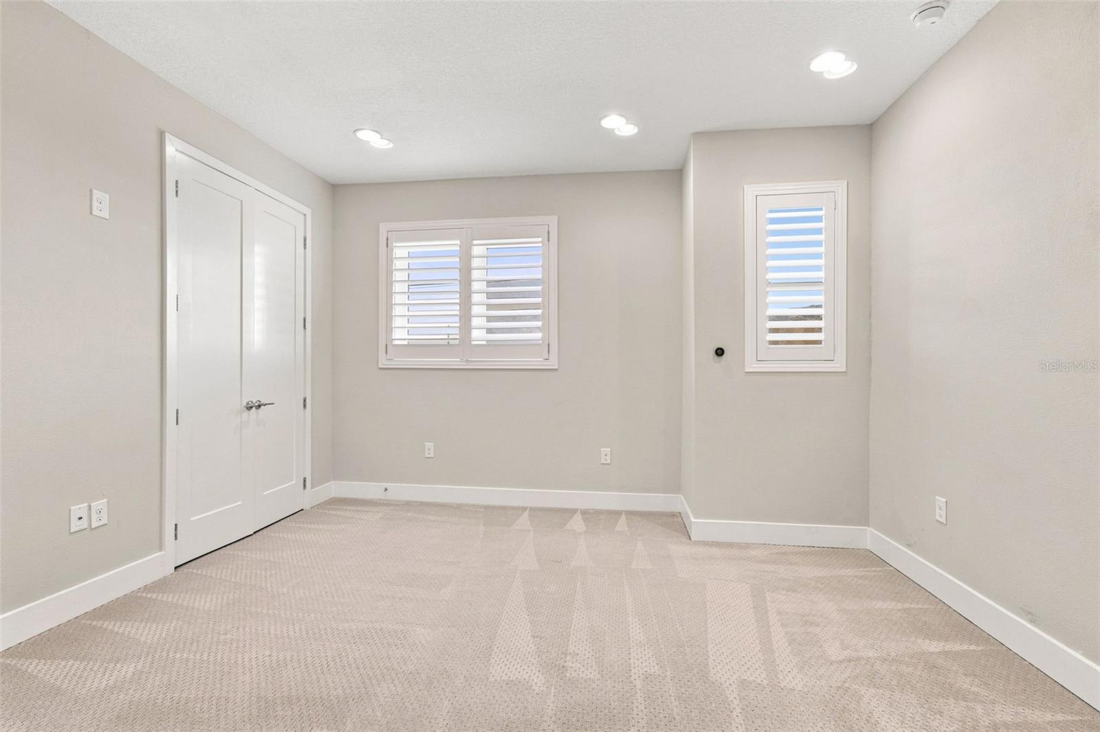 931 ARLINGTON AVE N — photo 31
