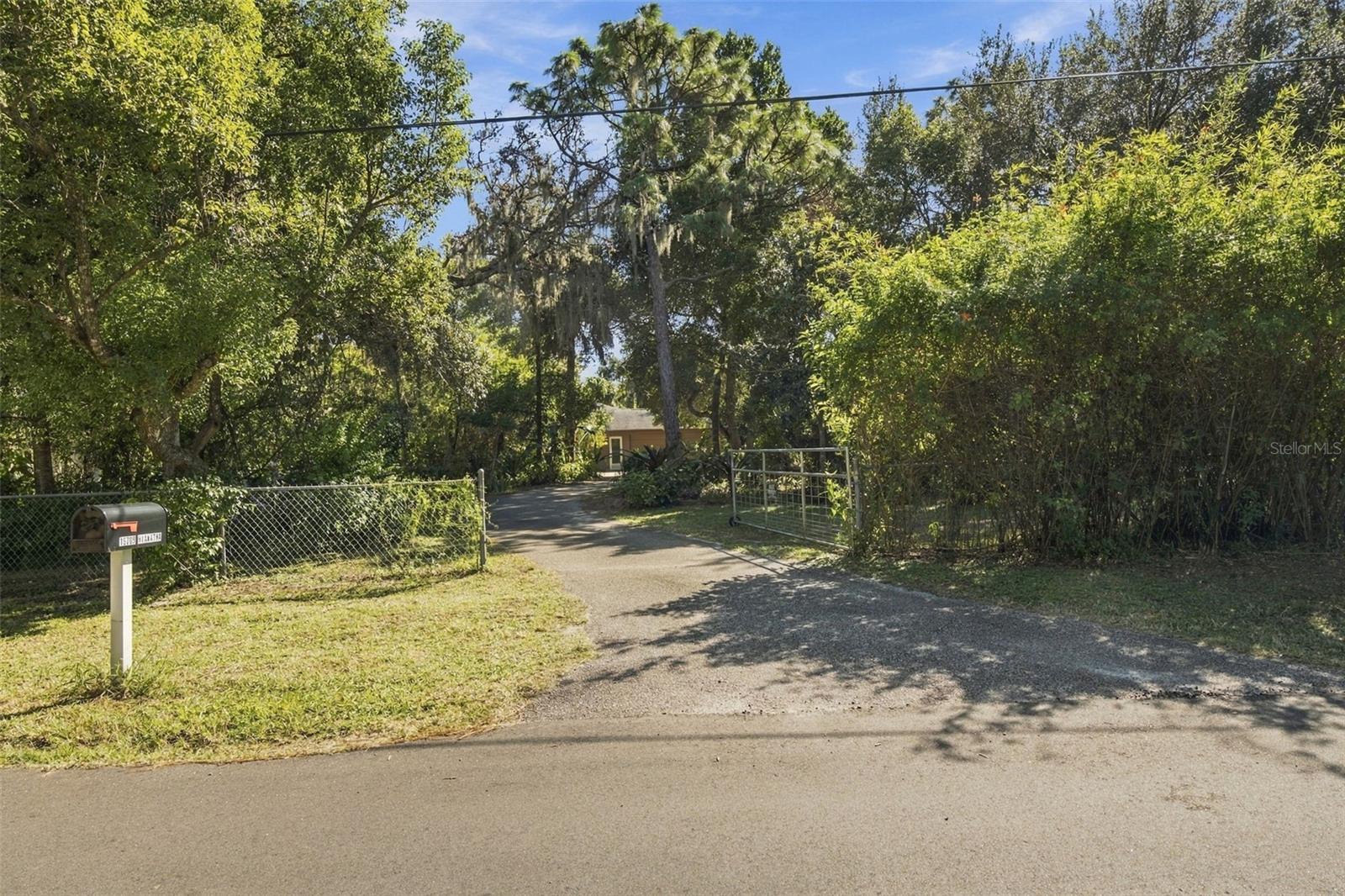 19709 HIAWATHA RD — photo 2